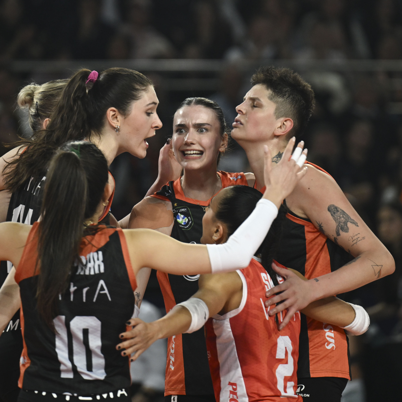 Eczacıbaşı Dynavit, seride 1-0 öne geçti!