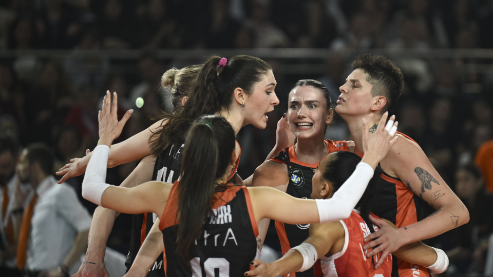 Eczacıbaşı Dynavit seride 1-0 öne geçti!