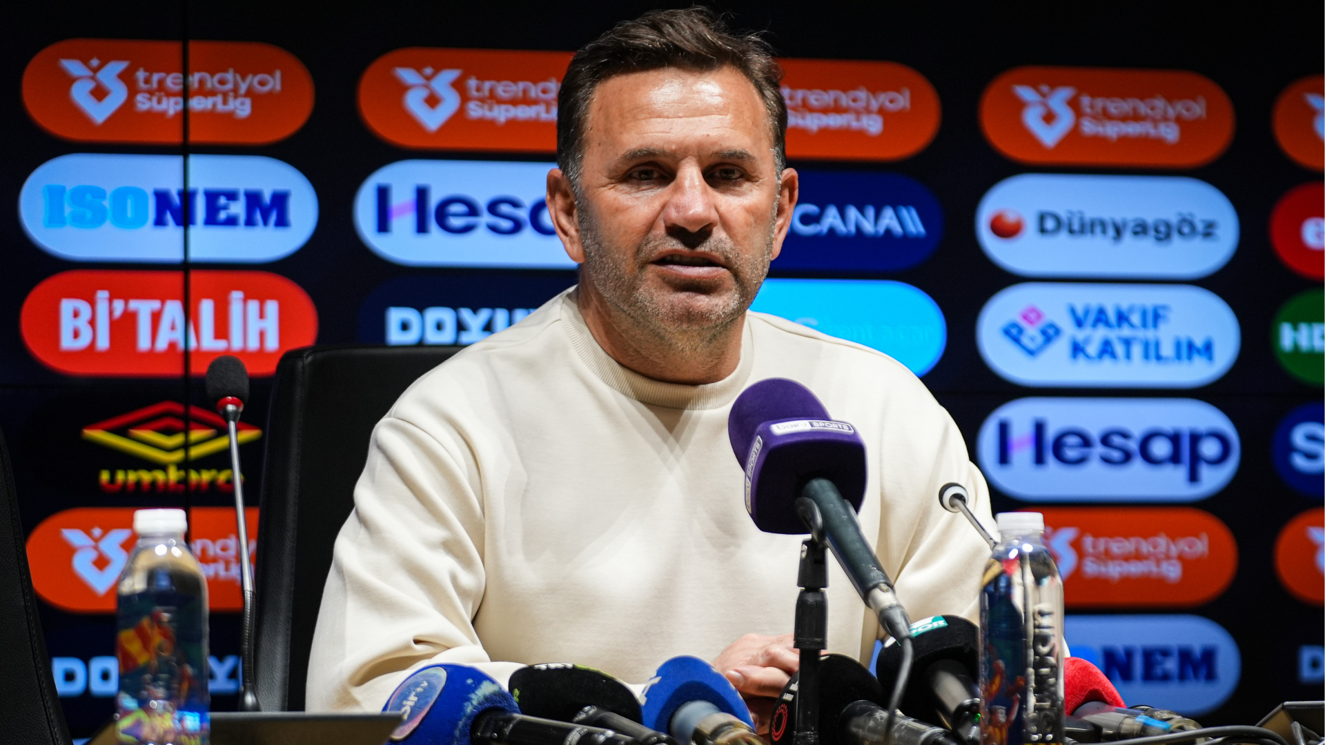 Okan Buruk, Osimhen'in Dönüş Tarihini Açıkladı ve Galatasaray'ın İçindeki Sızıntıyı Duyurdu!