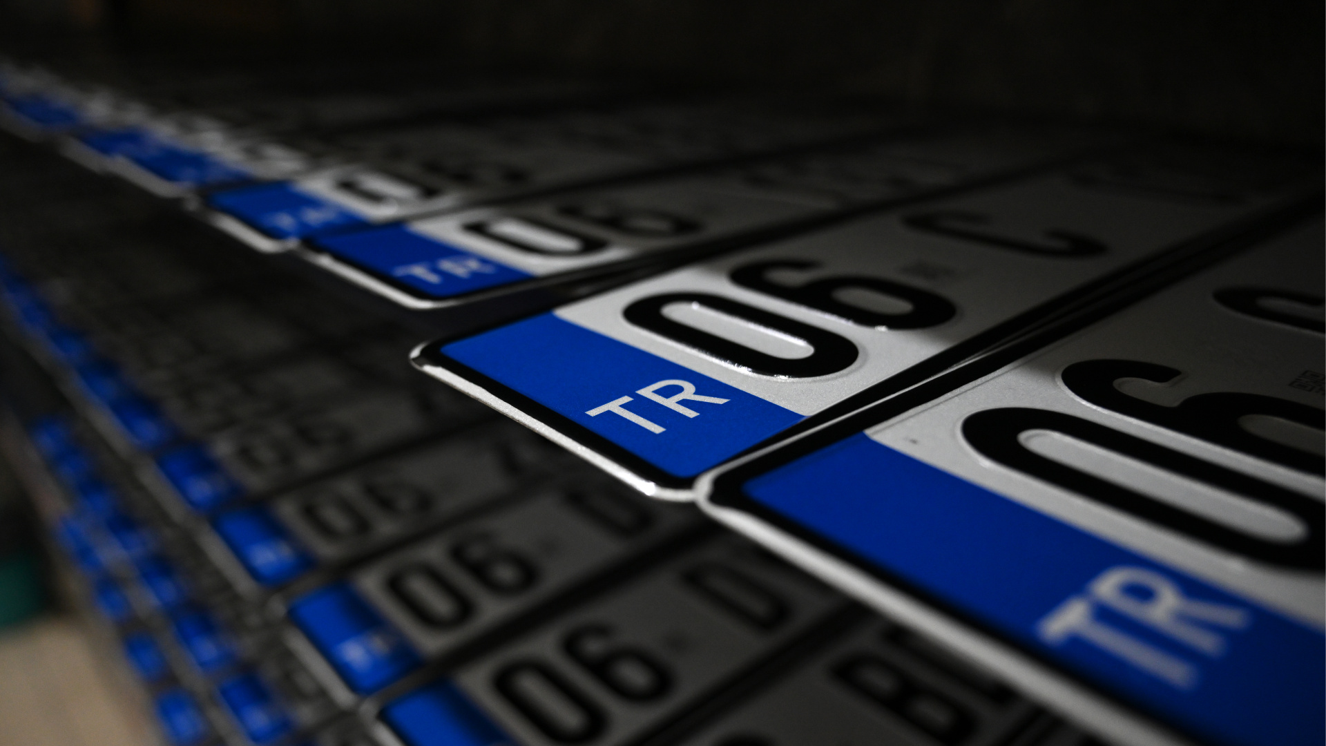 Plaka yönetmeliğinde değişiklik: Hatalı plakalar ücretsiz değiştirilecek - İş-Yaşam Haberleri