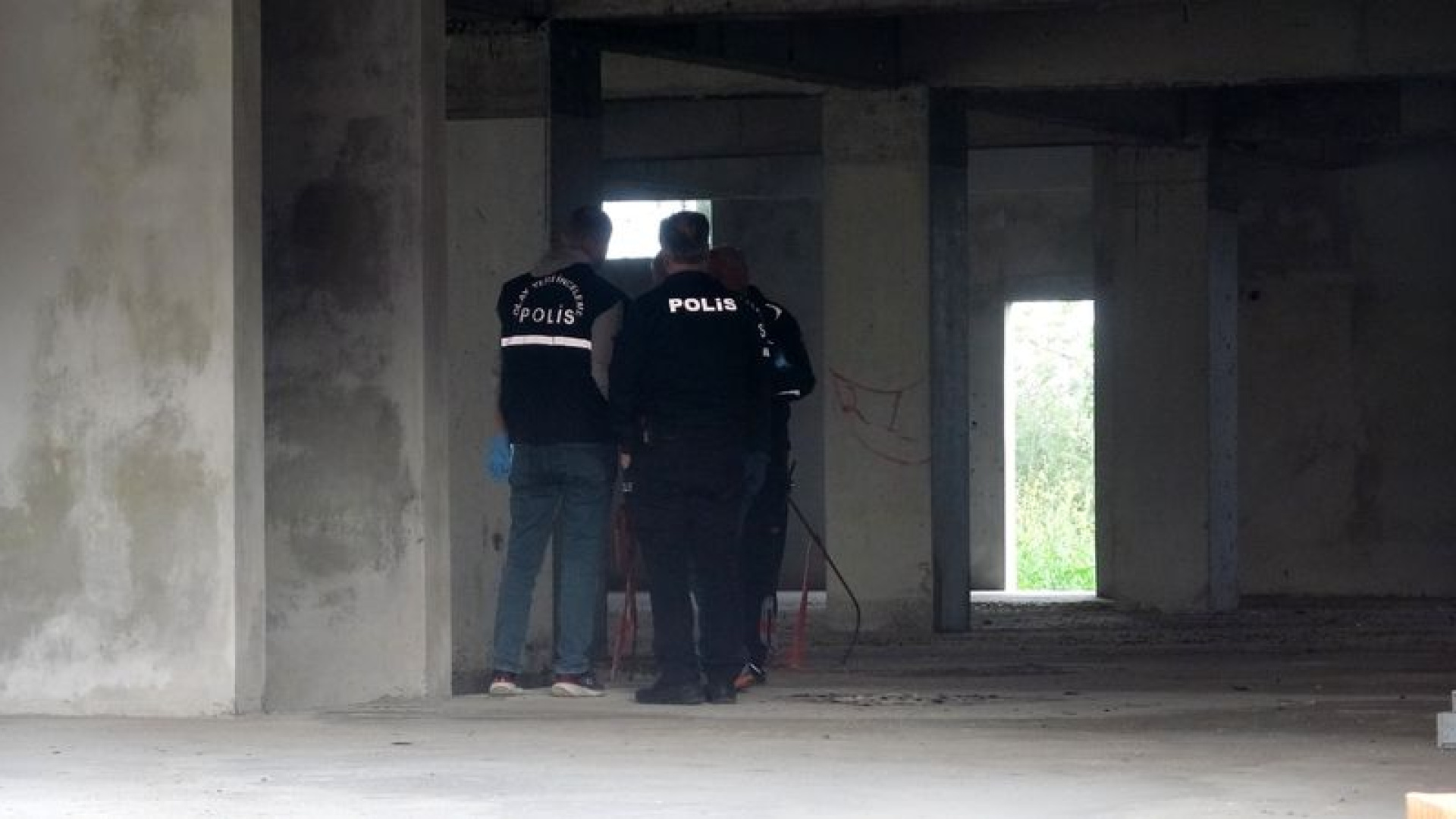 Antalya'da İnşaat Halindeki Binada Cansız Beden Bulundu: Kimliği Belirlenemedi
