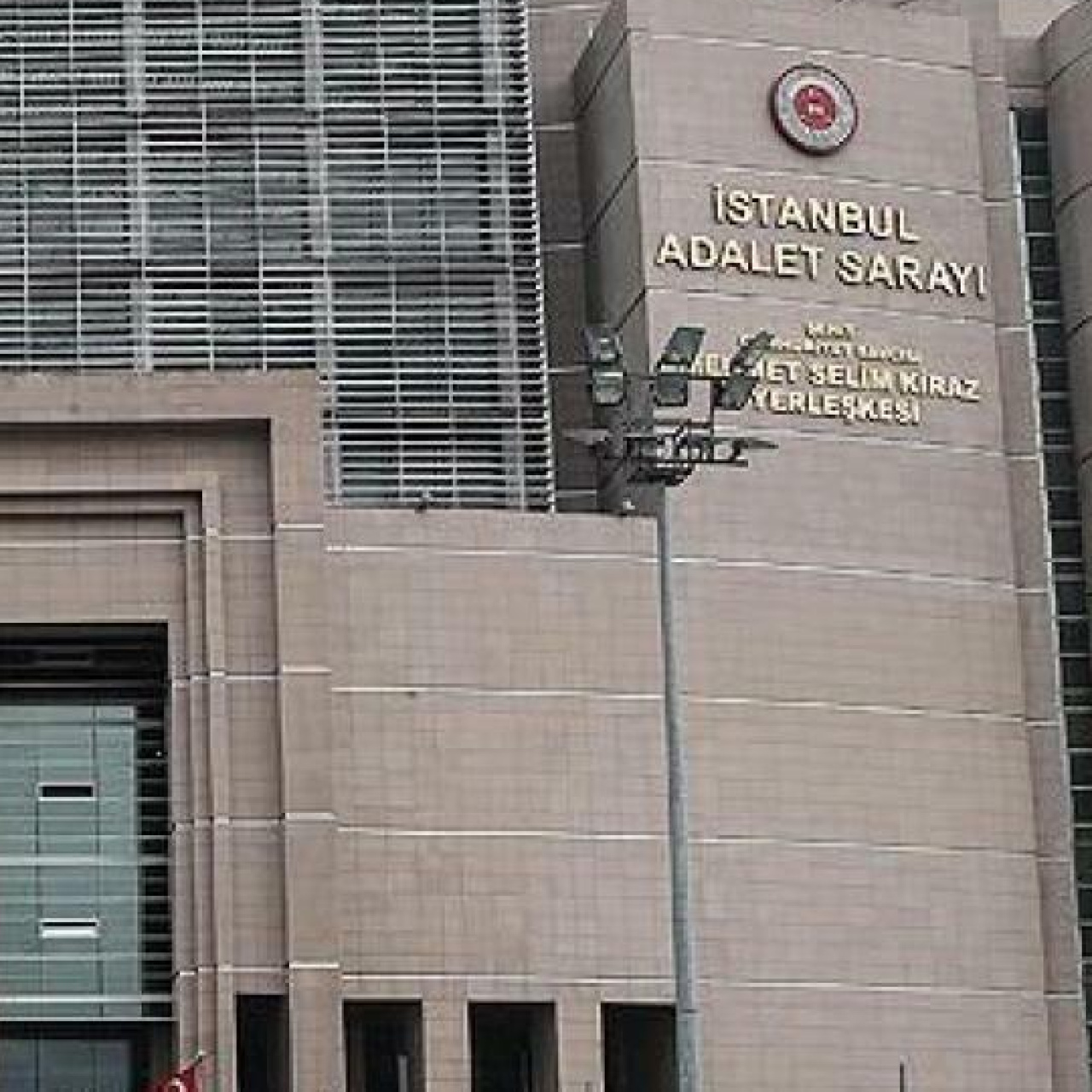 Polisle alay eden 8 şüpheli adliyede!