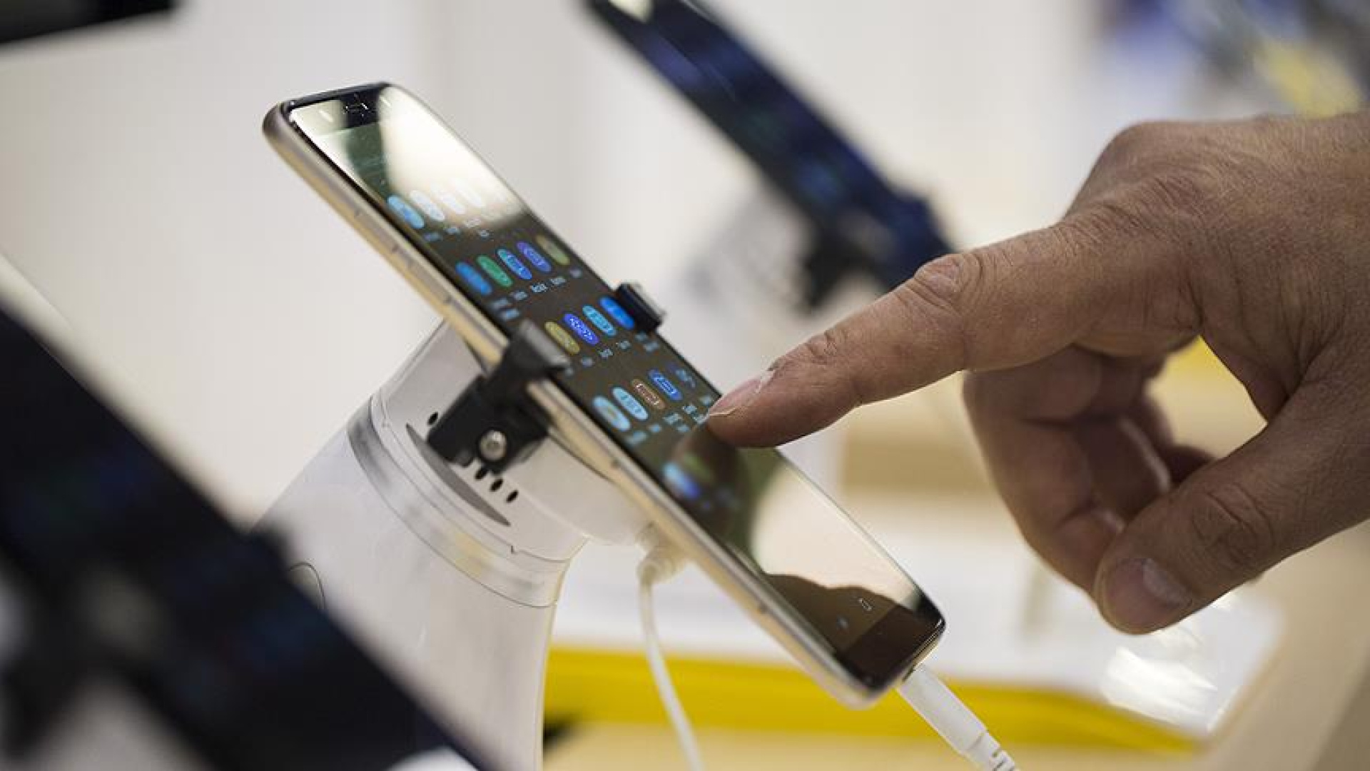 Cep telefonu fiyatlarına zam mı geliyor? Yaygın te…