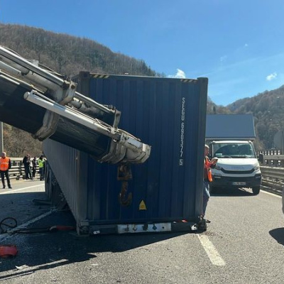 TEM'de zincirleme kaza: 5 yaralı