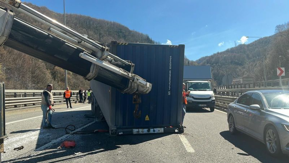 TEM'de zincirleme kaza: 5 yaralı