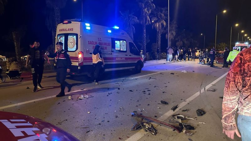 Otomobiller çarpıştı: 1 ölü, 5 yaralı