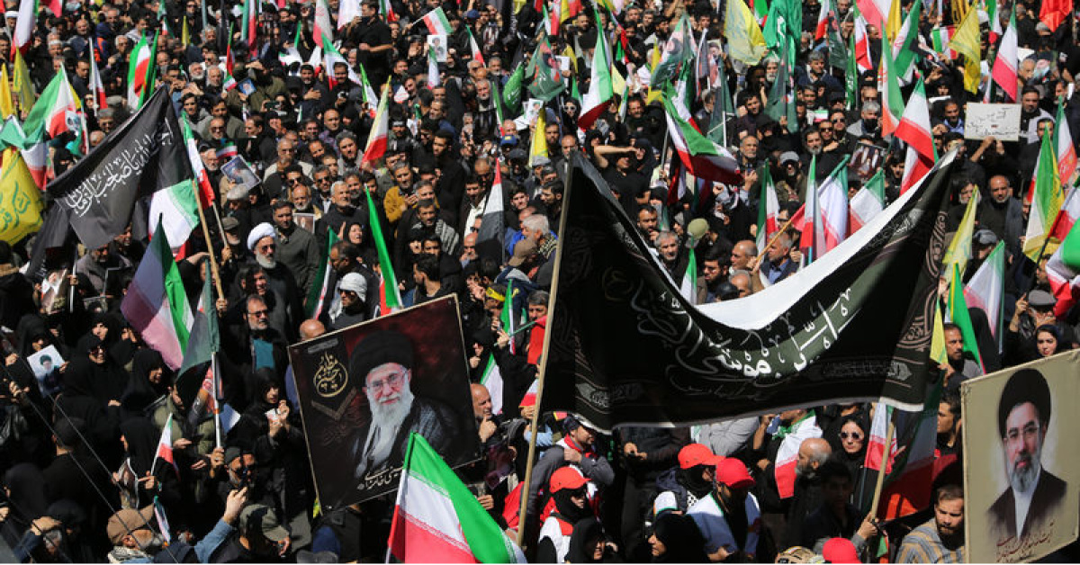 İranlılar Ali Hamaney için anma yürüyüşü