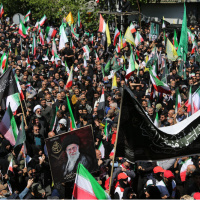 İranlılar Hamaney için meydanlarda