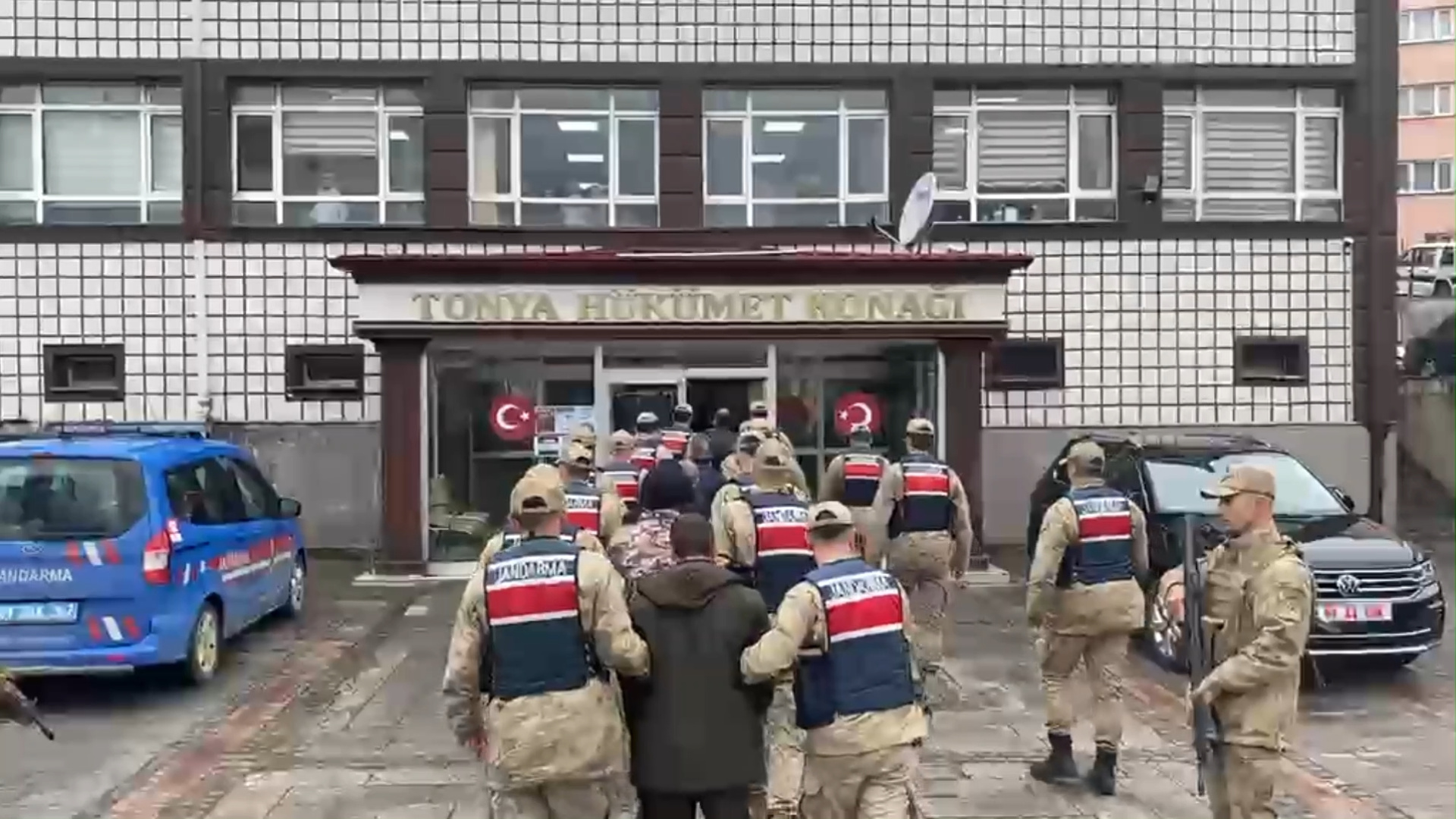 İçişleri Bakanlığı'ndan Büyük Operasyon: 12 İlde 83 Şüpheli Yakalandı