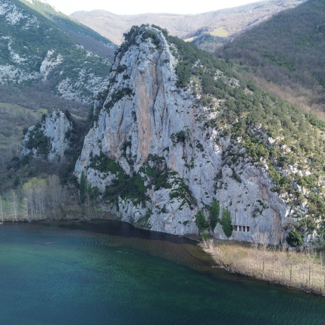 Sarp kayalıklar arasına gizli tarih!