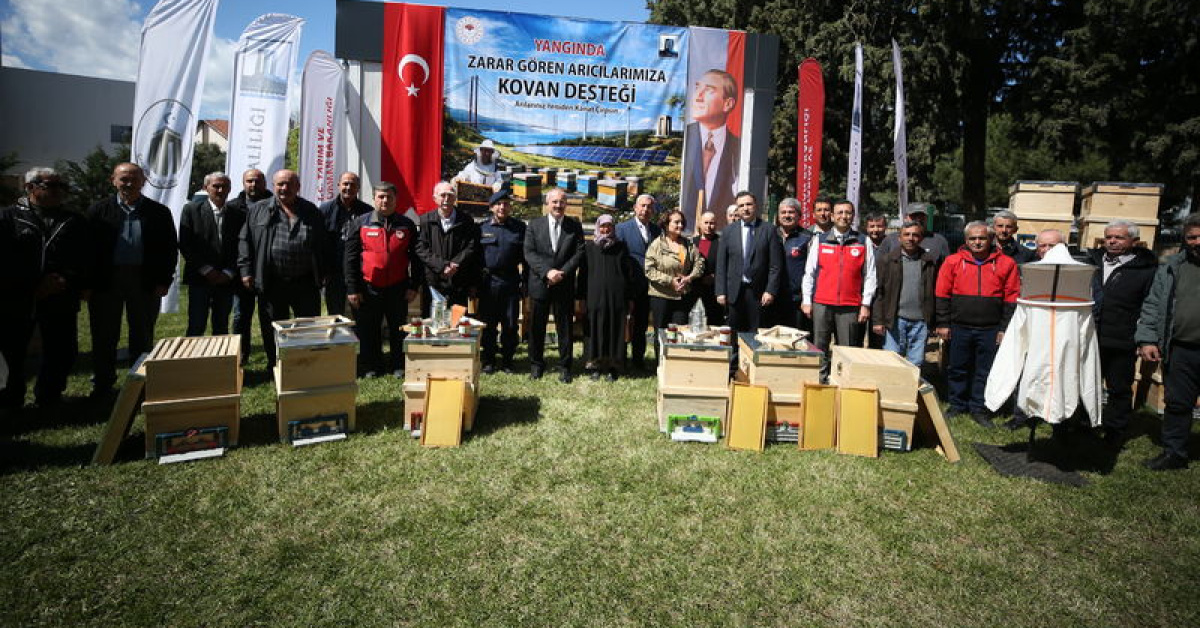 Çanakkale'de Arıcılara Kovan Dağıtıldı