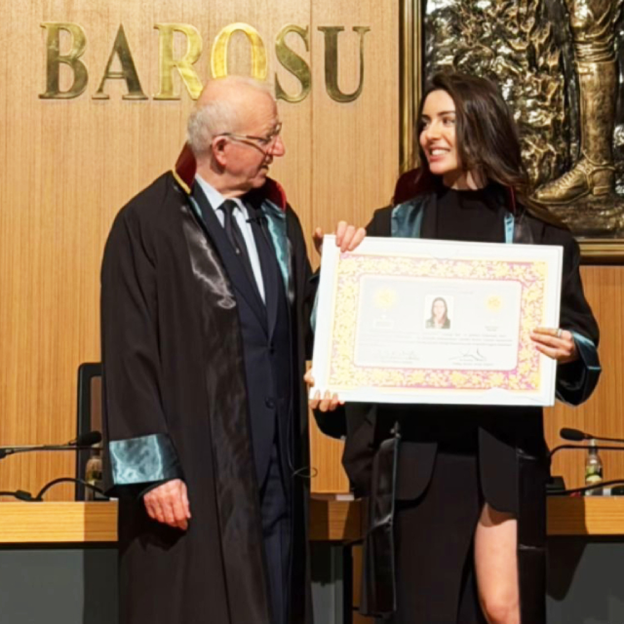 Ünlü oyuncu avukat oldu