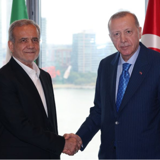 Cumhurbaşkanı Erdoğan, Pezeşkiyan ile görüştü