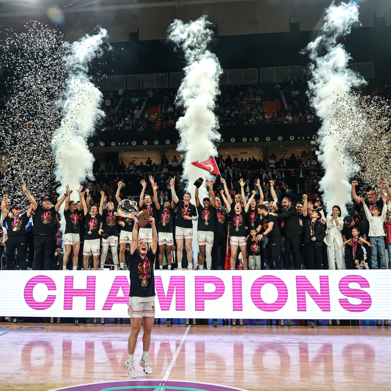 EuroCup'ta şampiyon ÇBK Mersin!