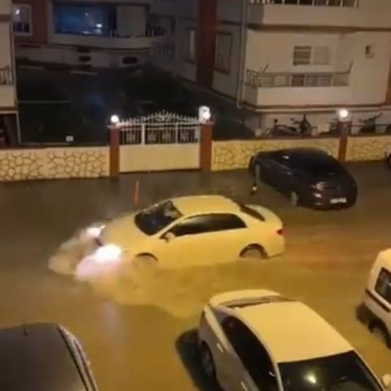 Antakya Eğitimine Kesintiyi Sağladı Aşırı Yağış