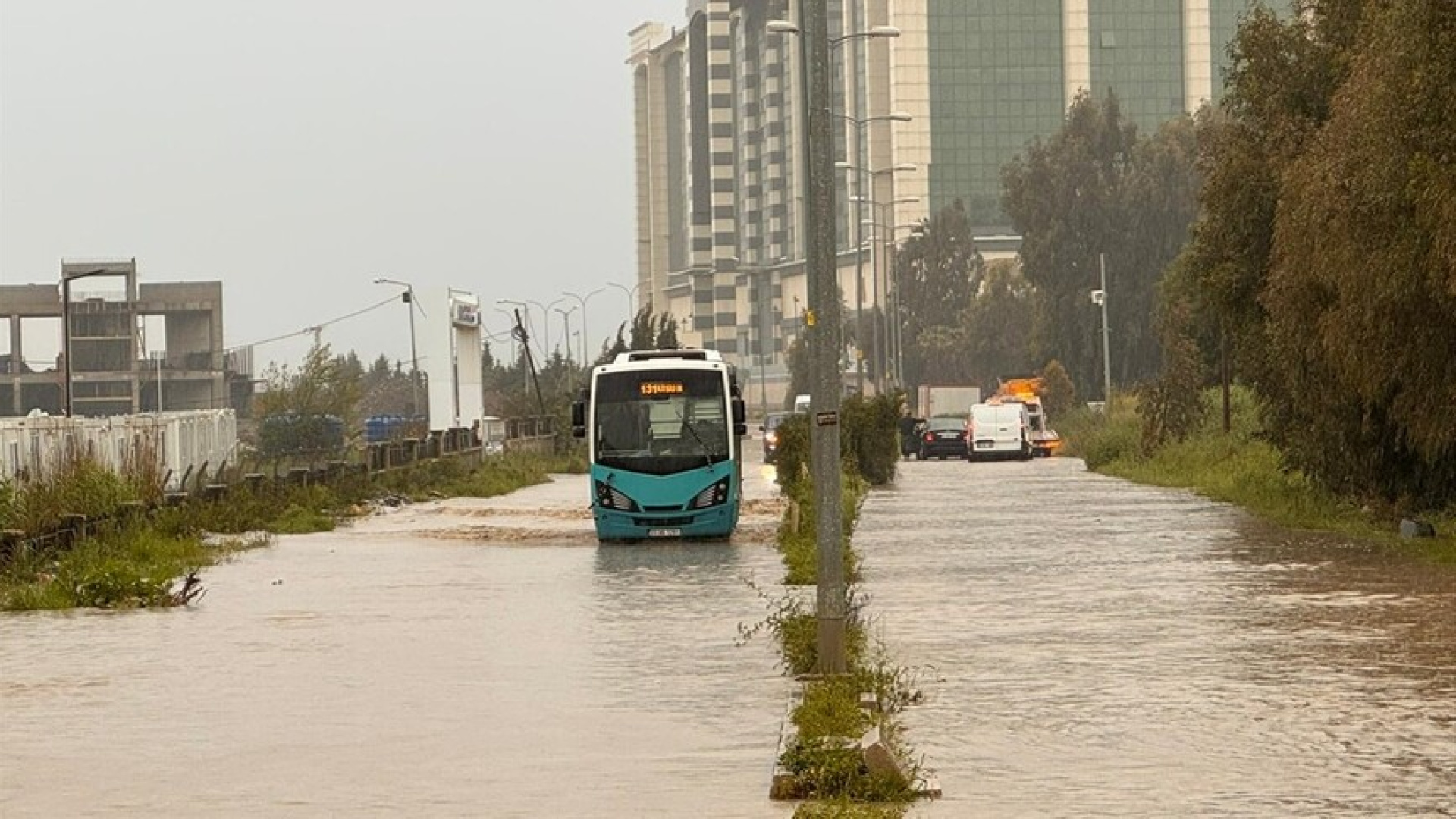 Hatay'da Sağanak Yağış Nedeniyle Antakya'da Okullar Tatil Edildi