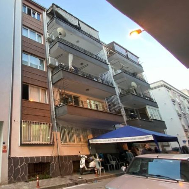 Cam silerken 5'inci kattan düşüp öldü