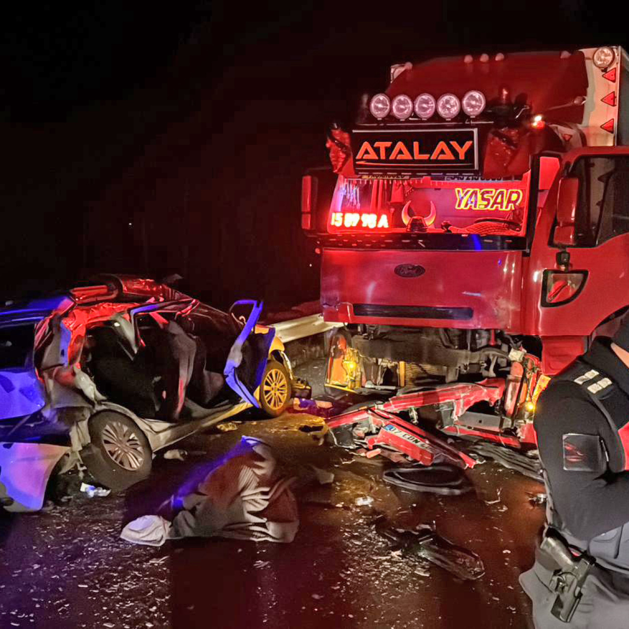 Ağlasun'da Şiddetli Çarpışma: Hayat Kaybı ve Tedavi Çabaları