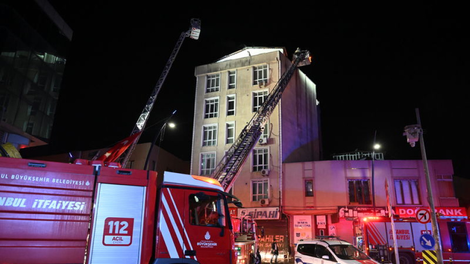 Küçükçekmece'de otel yangını