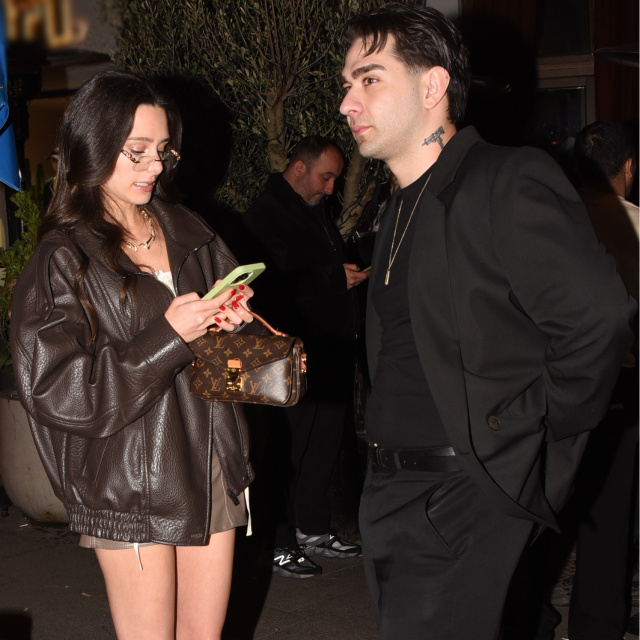 Sevgilisiyle gece eğlencesinde