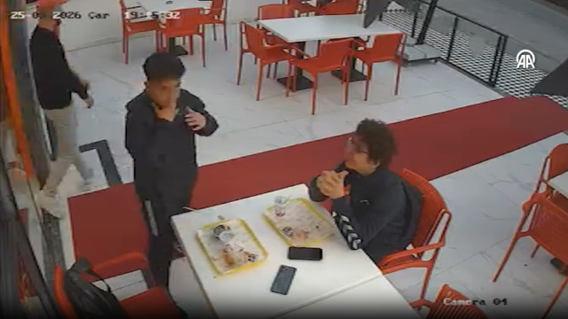 Boğazına yiyecek kaçan öğrenci Heimlich manevrasıyla kurtarıldı