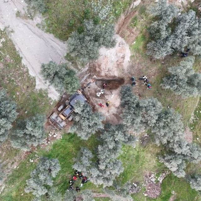 Göçük altında kalarak can verdi