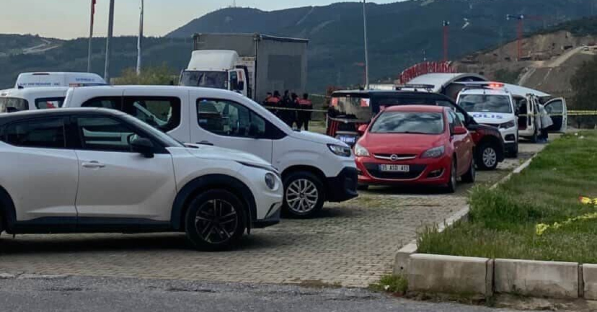 İzmir'desilahlı saldırı veintihara! Kadın hayatını kaybetti