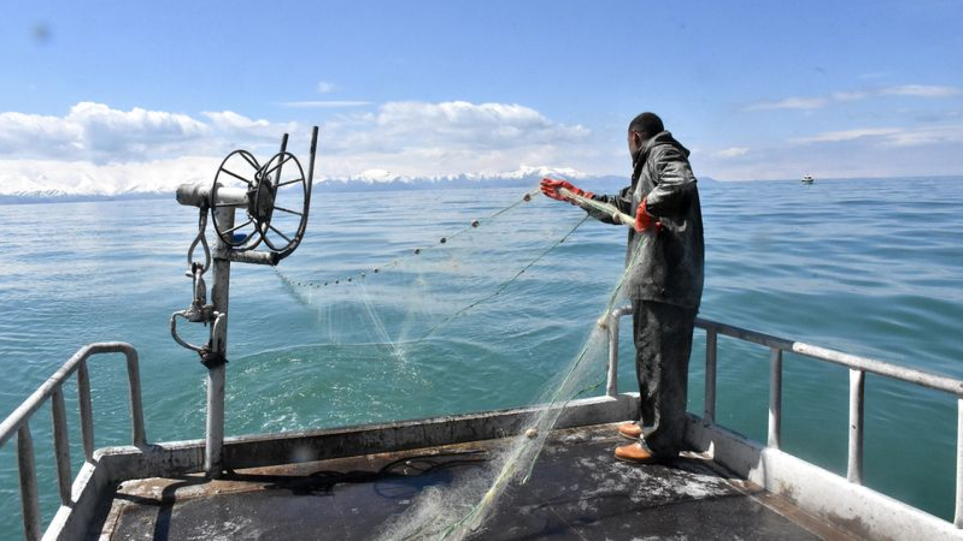 Van Gölü'nde yasak öncesi son ağlar atılıyor | Son dakika haberleri