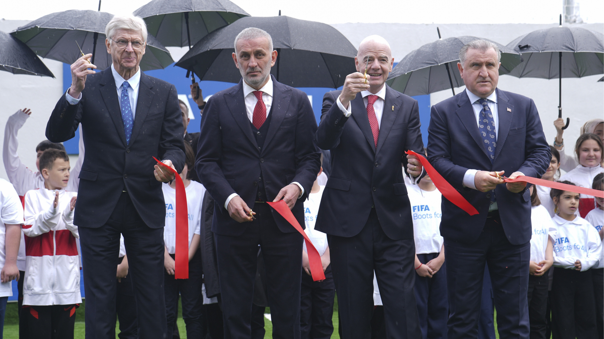 FIFA Arena Projesi Türkiye'de Açıldı: 11 Saha Tamamlandı, Hedef 60