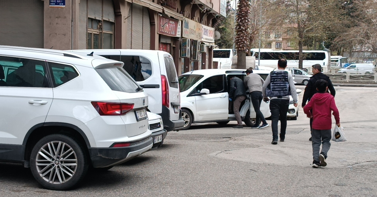 Gaziantep'de Polise Rehin Alan ve Ateş Ettiren