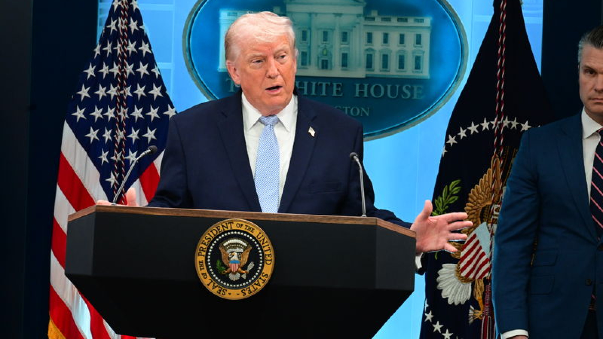 Donald Trump: Gemilere en iyi silahları yüklüyoruz | Dış Haberler