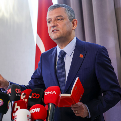 Özel'den siyasi parti turu