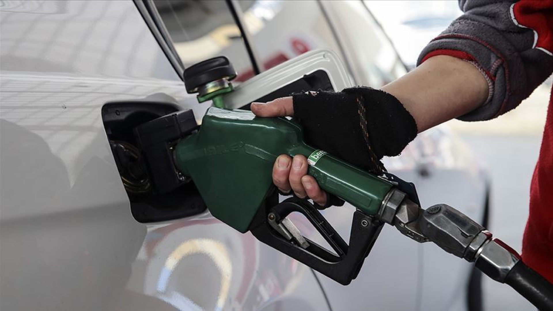 Akaryakıta Çifte Zam: Benzin ve Motorin Fiyatları Yükseldi