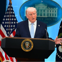 Donald Trump: Gemilere en iyi silahları yüklüyoruz