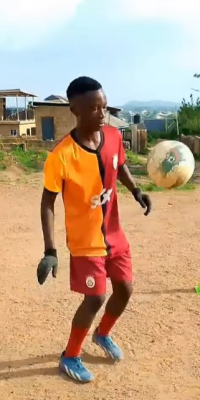 Sosyal medya futbolcu olmak isteyen Samson'u konuşuyor