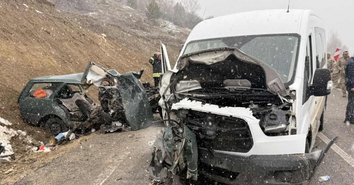 Gümüşhane'deservis minibüsüyle kaza: 1 ölü, 9 yaralı