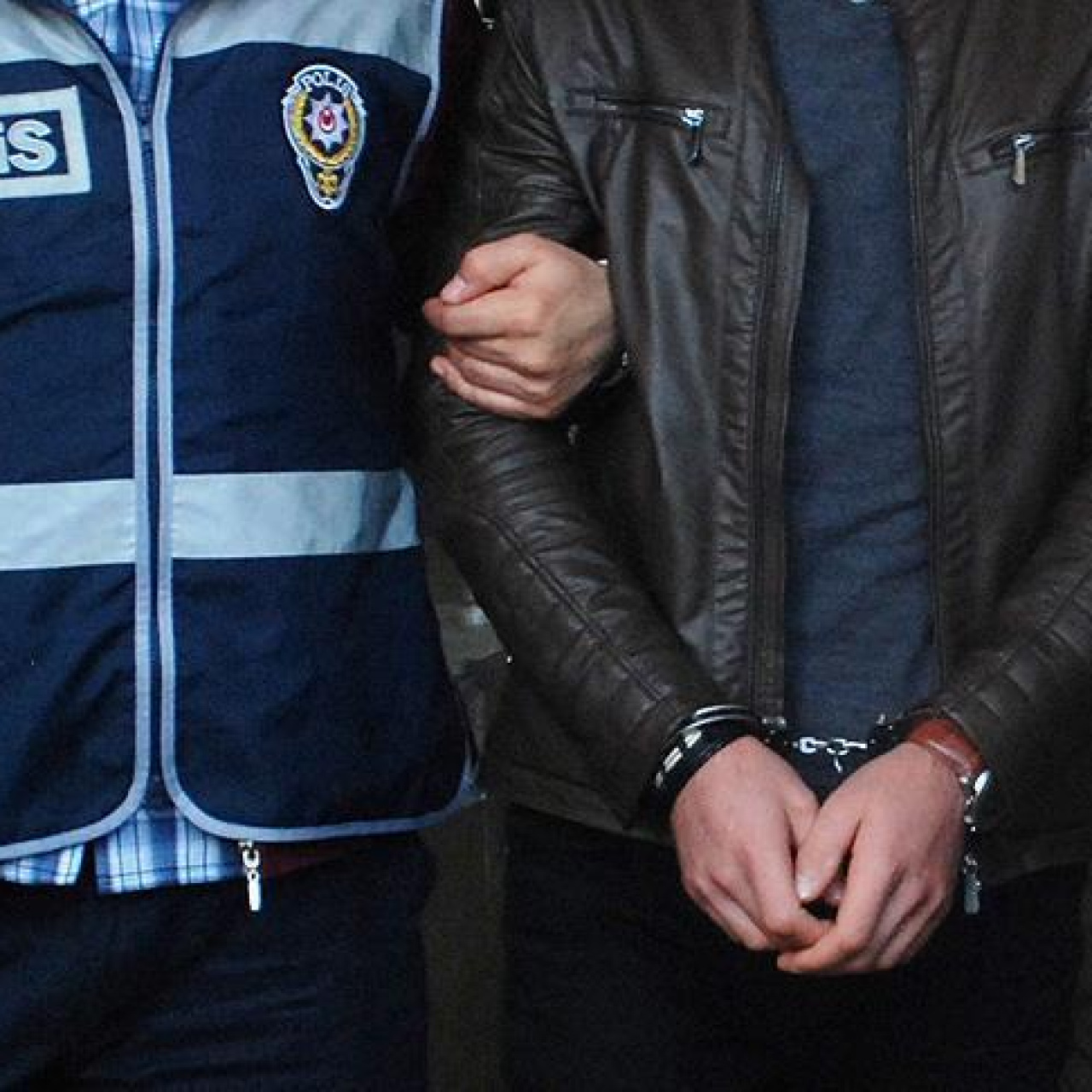 İzmir'de polise mukavemet eden 4 zanlı tutuklandı