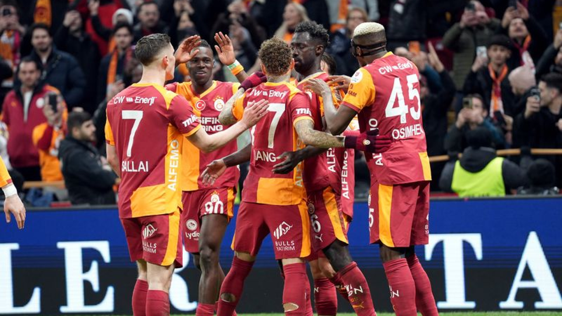Galatasaray, Süper Lig'de Kocaelispor'u Ağırlıyor: Şampiyonluk Yolunda Kritik Sınav