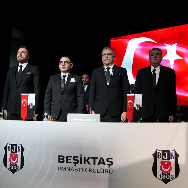 Beşiktaş'ta 'divan' toplantısı başladı