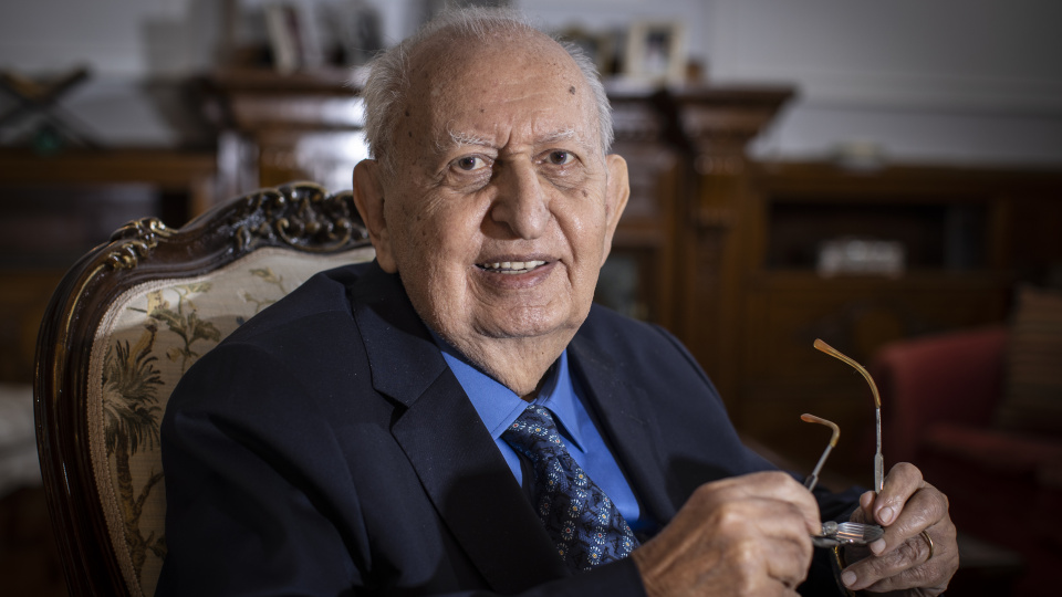 Hüsamettin Cindoruk hayatını kaybetti