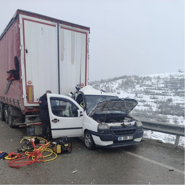 Aşkale'de feci kaza: 2 ölü, 3 yaralı