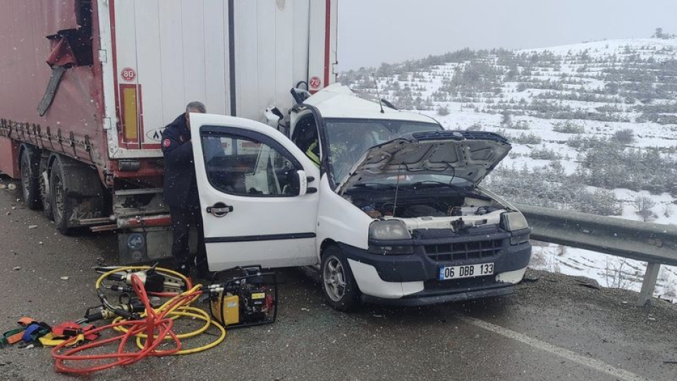 Aşkale'de feci kaza: 2 ölü, 3 yaralı