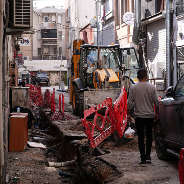 Alsancak'ta "bitmeyen altyapı çalışmaları" tepkisi