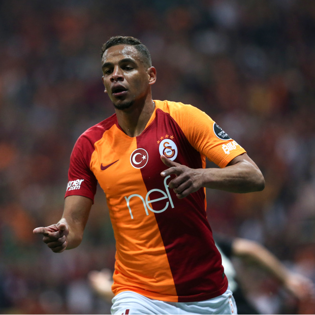 Eski G.Saraylı futbola veda etti