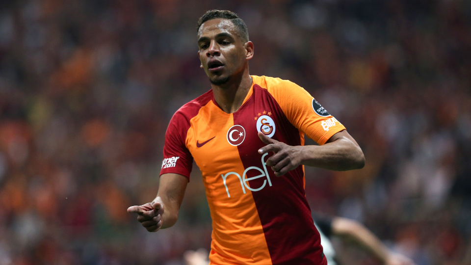 Eski G.Saraylı futbola veda etti