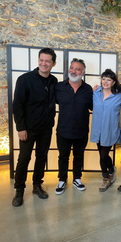 Ayna tutmaya hazırlanıyor