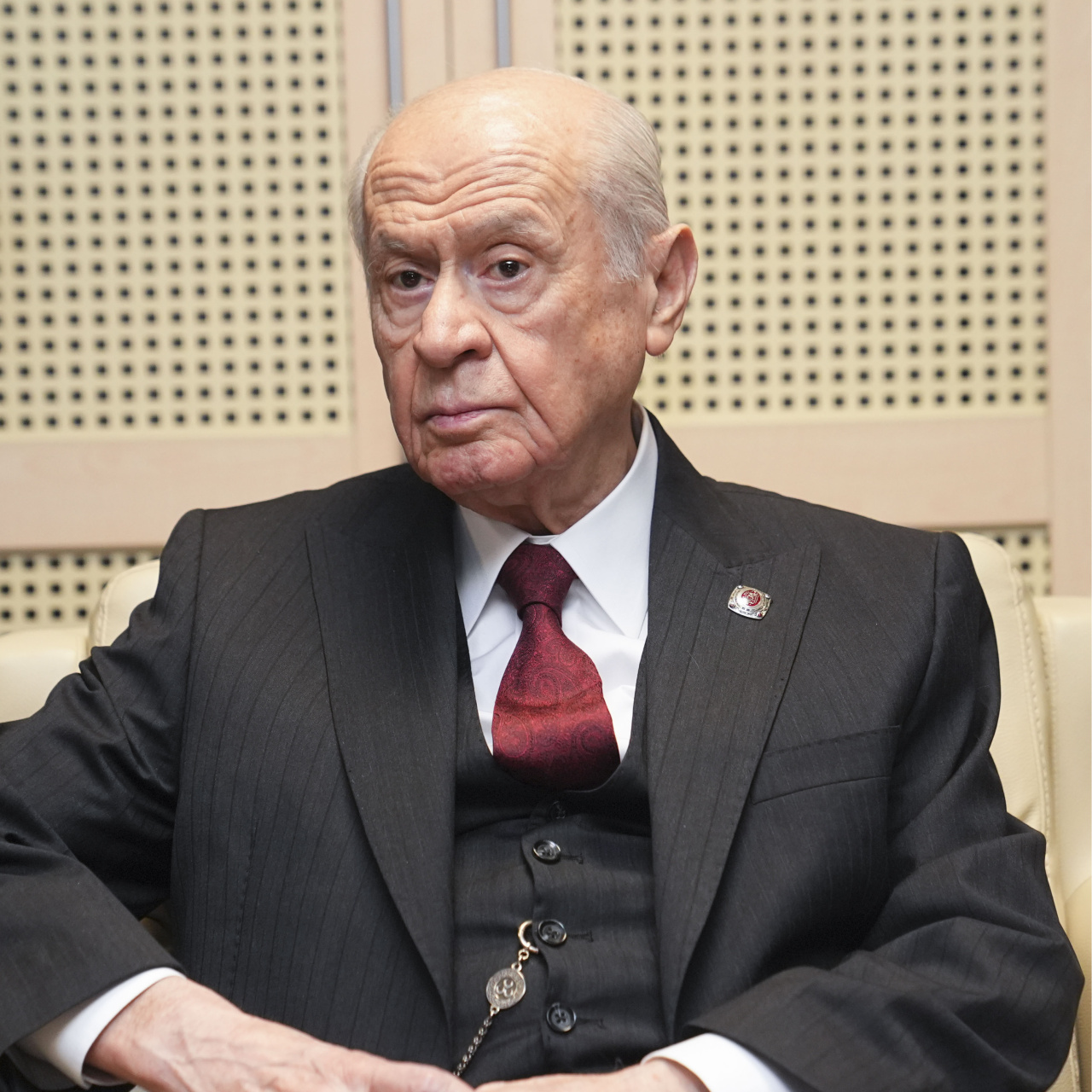 Sanatçıya Destek Çağrısı: Bahçeli'nin Sohbeti ve İzmir'de Şok Gelişmeler