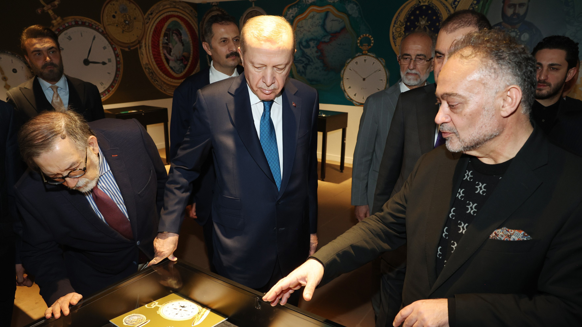 Cumhurbaşkanı Erdoğan ‘Muhteşem Cep Saatleri Koleksiyonu’ sergisini ziyaret etti