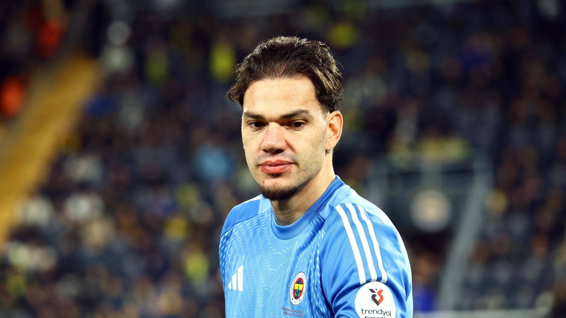 Ederson'dan Eleştirilere Yanıt: 'Hakaret Olmasın, Şampiyonluk İstiyoruz'