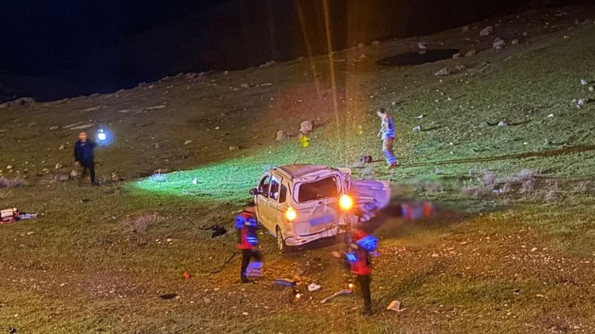 Cizre'de araç şarampole devrildi: 1 ölü, 1 yaralı | Son dakika haberleri